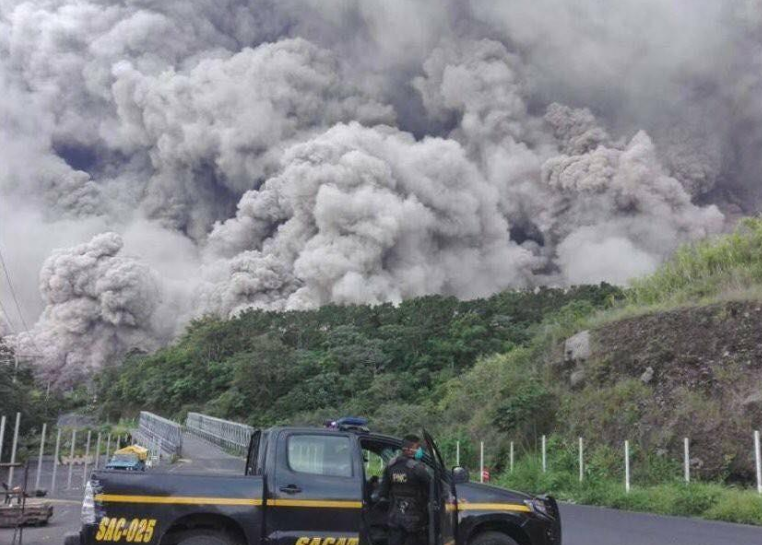 Se reactivan operaciones de rescate luego de erupción del Volcán del Fuego