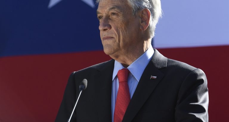 Piñera envía tuit con mensaje religioso por  rescate de niños en Tailandia e internautas se lo reprochan