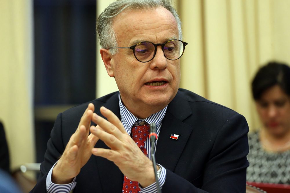 Ministro de Salud, Emilio Santelices en el Congreso Nacional