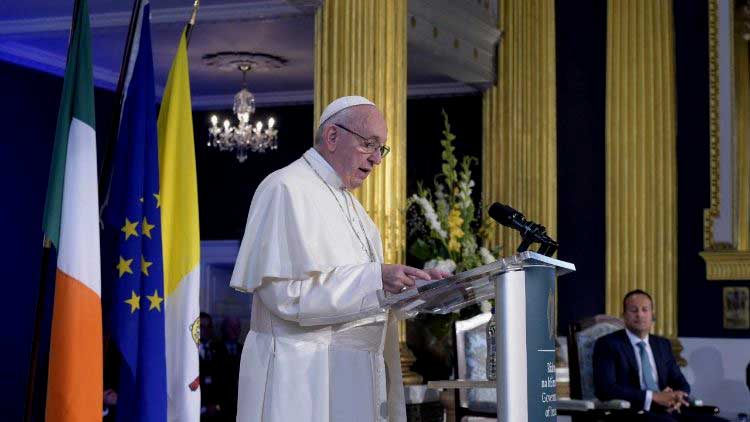 Papa Francisco en Irlanda por abusos cometidos por curas: “Repugnantes crímenes han dado lugar a indignación…Yo mismo comparto esos sentimientos”
