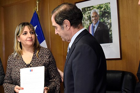 Ministro de Justicia pide la renuncia a directora de Gendarmería tras quiebre de mesa de negociación