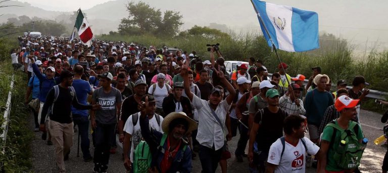 Éxodo de migrantes en busca del “Sueño Americano”: Tres multitudinarias caravanas avanzan por México para llegar a EEUU