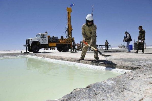 Comisión de Minería del Senado advierte “temores” a la concentración del mercado del litio