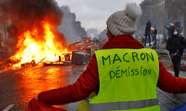 Macron decide no subir precio de combustibles para apaciguar protestas de “chalecos amarillos”