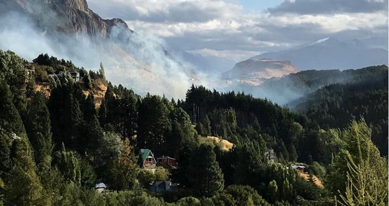 Emergencias en el Norte y Sur de Chile invisibilizan los graves incendios forestales en la Región de Aysén, Patagonia Chilena