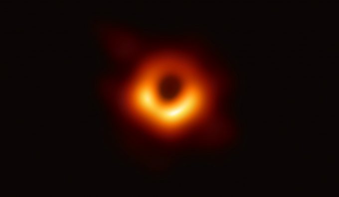 Astrónomos nos sorprenden con imágenes de un agujero negro