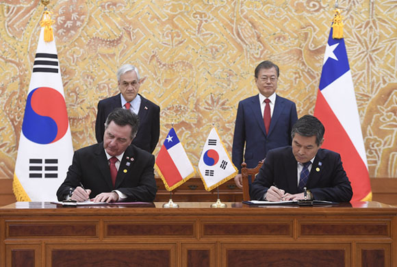 Chile firma acuerdo de cooperación en Defensa con Corea del Sur