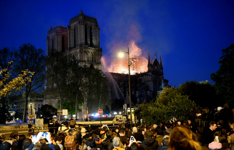 ACTUALIZADO // Bomberos de París e incendio de Notre Dame: “La estructura está a salvo y preservada en su globalidad”