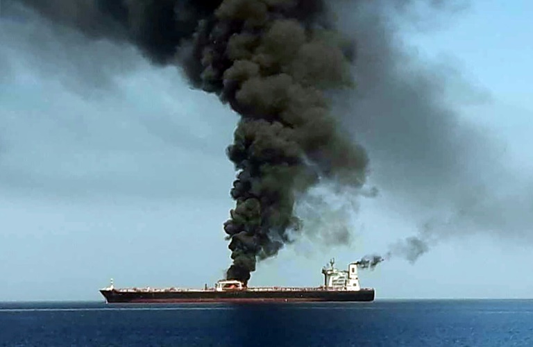 Supuesto ataque a dos petroleros en Estrecho de Ormuz moviliza a flota de EEUU