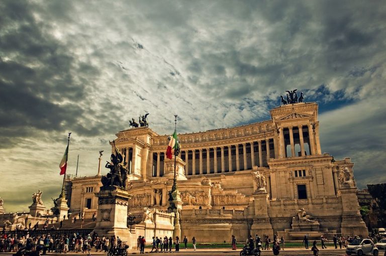 Gobierno italiano impone nuevas reglas para turistas que visiten Roma