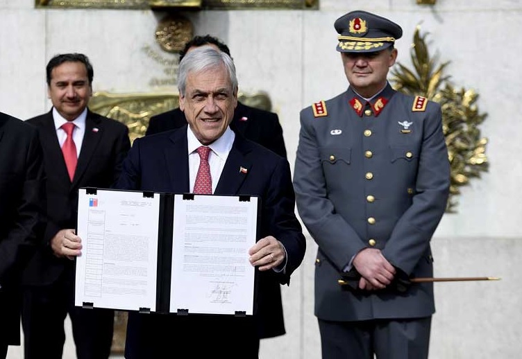 Piñera  firma decreto que militalizará la frontera para combatir el narcotráfico