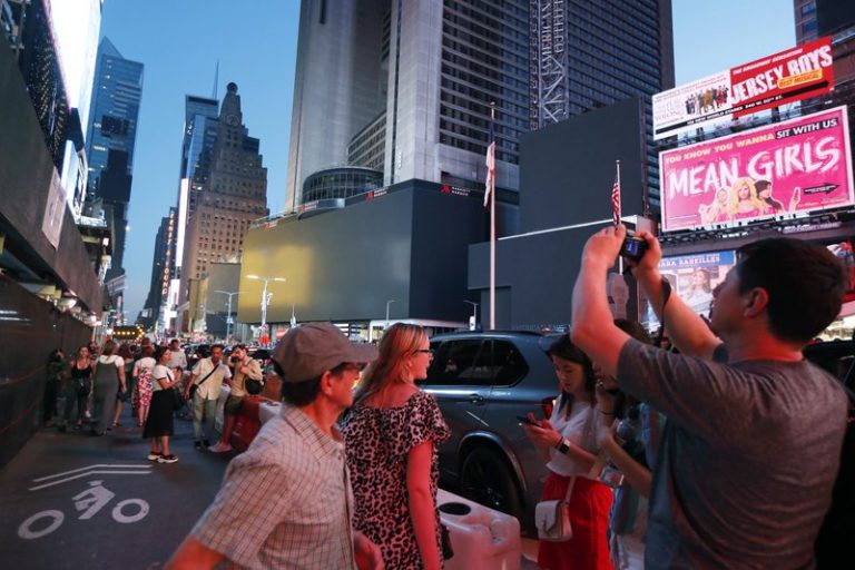 Nueva York a la chilena: Con el APAGÓN que cosas suceden…Manhattan por horas SIN LUZ