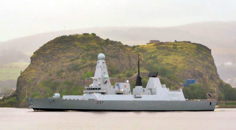 El IMPERIO CONTRAATACA: Inglaterra despacha al HMS Duncan al Estrecho de Ormuz