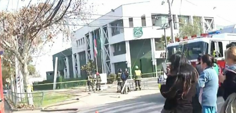 Ataque explosivo al interior de comisaría de Huechuraba deja cinco carabineros heridos, dos de ellos graves