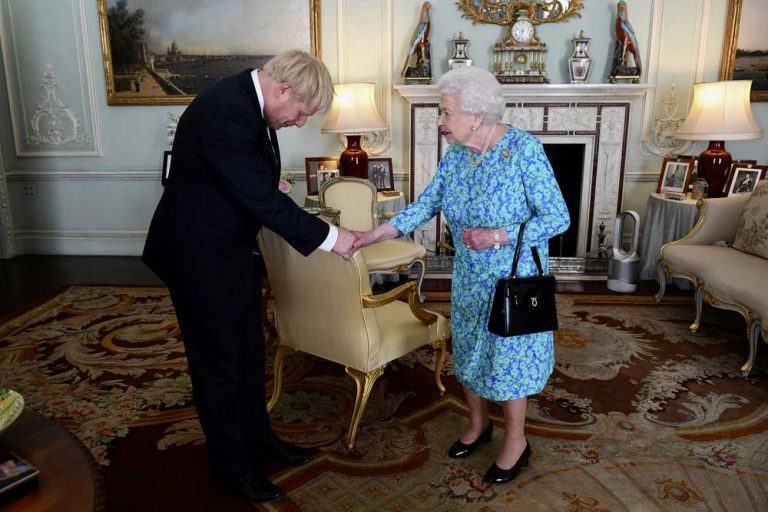 Premier Boris Johnson tras reunirse con la Reina Isabel comienza a formar su gobierno y cumplir con el Brexit