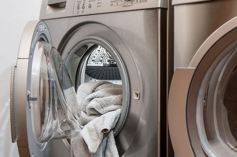 Diseñadora Stella McCartney no es fan de lavar la ropa y así ayuda al planeta