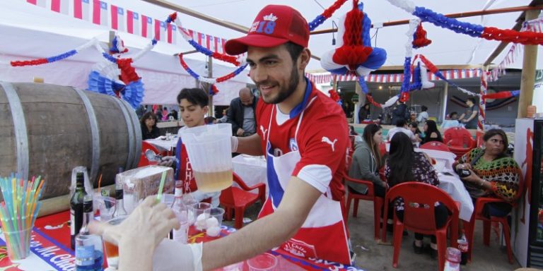Encuesta revela que chilenos gastarán por sobre los $200.000 estas Fiestas Patrias