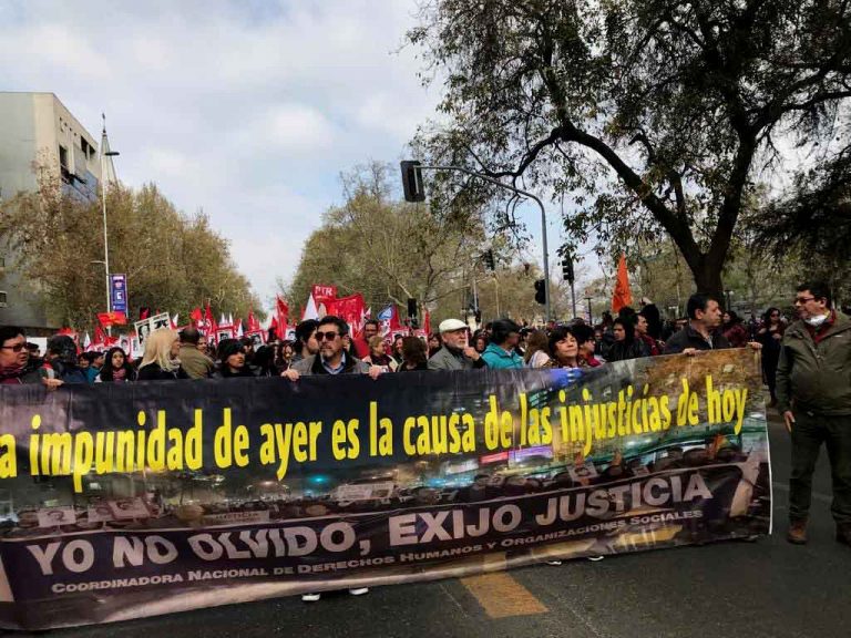 Prensa alemana destaca: “Miles de chilenos marchan en recuerdo de las víctimas del golpe de 1973”