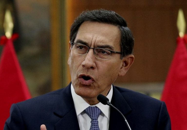 Perú: Presidente Vizcarra CIERRA el Congreso y Parlamento pide “Vacancia Presidencial”