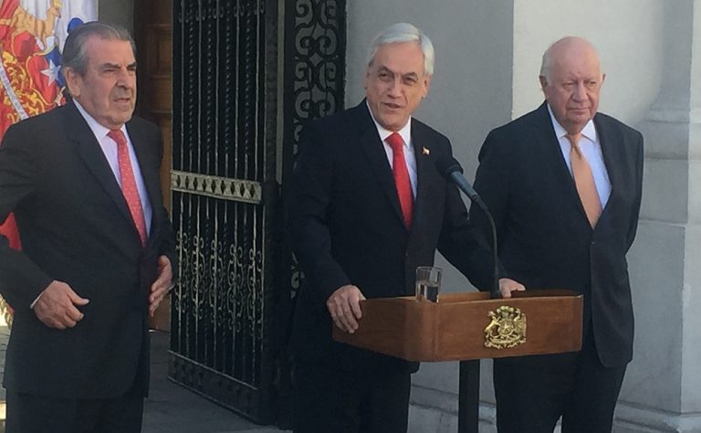 Piñera se reúne por tercera vez con Frei y Lagos en La Moneda