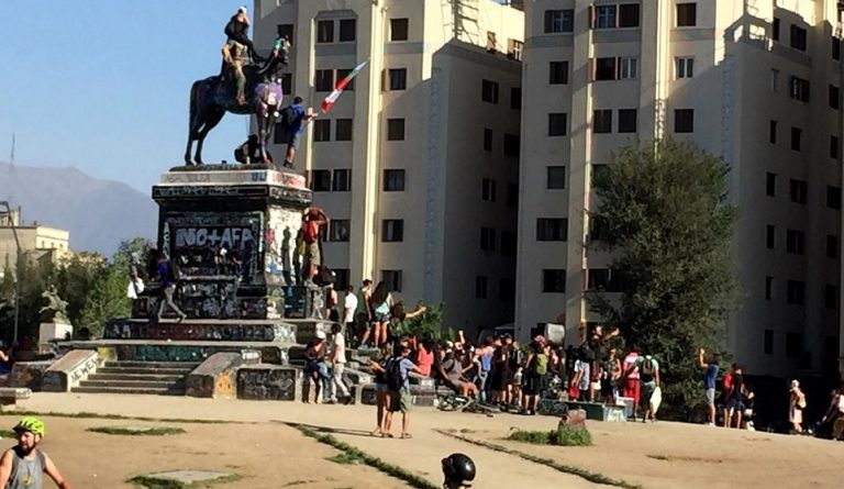 Para variar TARDE: Consejo de Monumentos Nacionales evaluará el 8 de enero si retira destruida estatua del general Baquedano