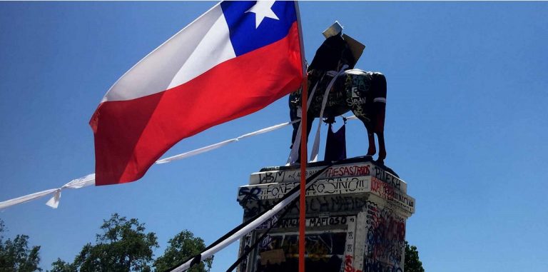Consejo de Monumentos decide mantener estatua de Baquedano en destruida plaza epicentro de las protestas