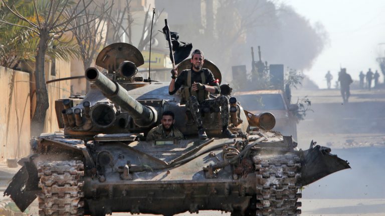 Arde crisis siria: 33 soldados turcos mueren en ataque aéreo