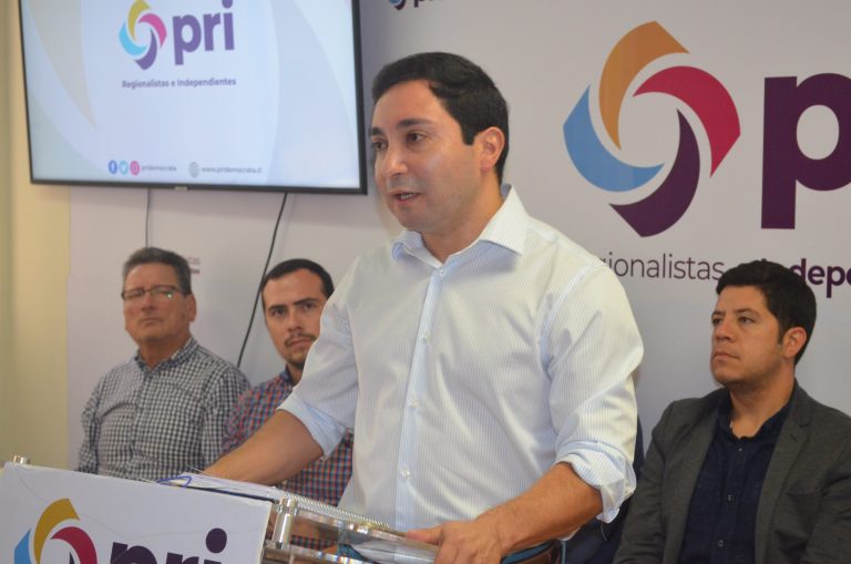 Presidente del PRI llama a Chile Vamos y el Gobierno a “pensar en un nuevo trato”, tras decisión de Piñera sobre el tercer retiro del 10%