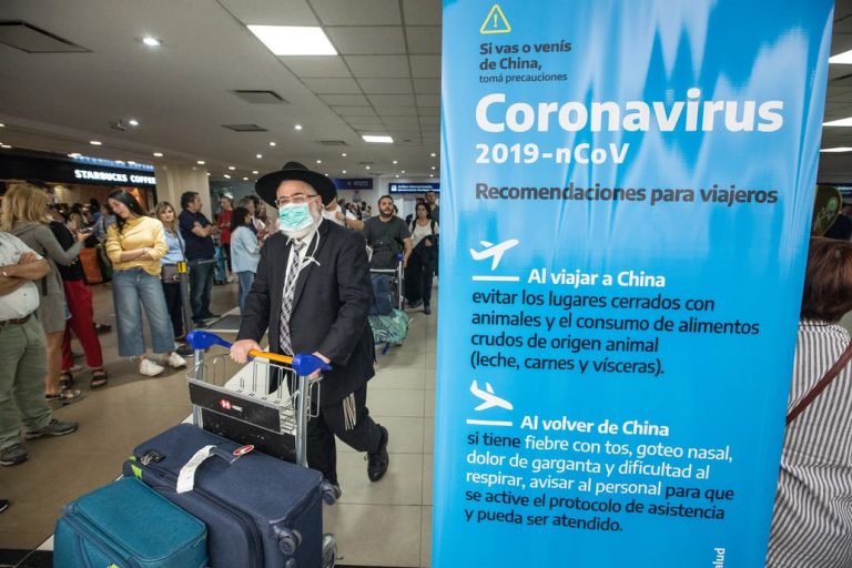 Argentina y Buenos Aires intenta blindarse para resistir el Coronavirus: Restringen ingreso de viajeros y prohíben recitales  y toda activiadad que concentre mucha gente