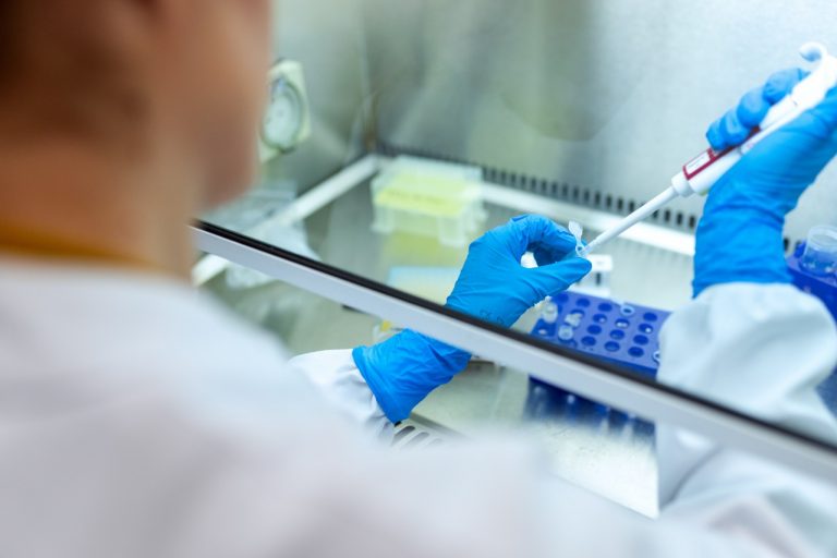 Ministerio de Ciencia anuncia fondo de $1.500 millones para apoyar diagnóstico de COVID 19 en red de laboratorios universitarios