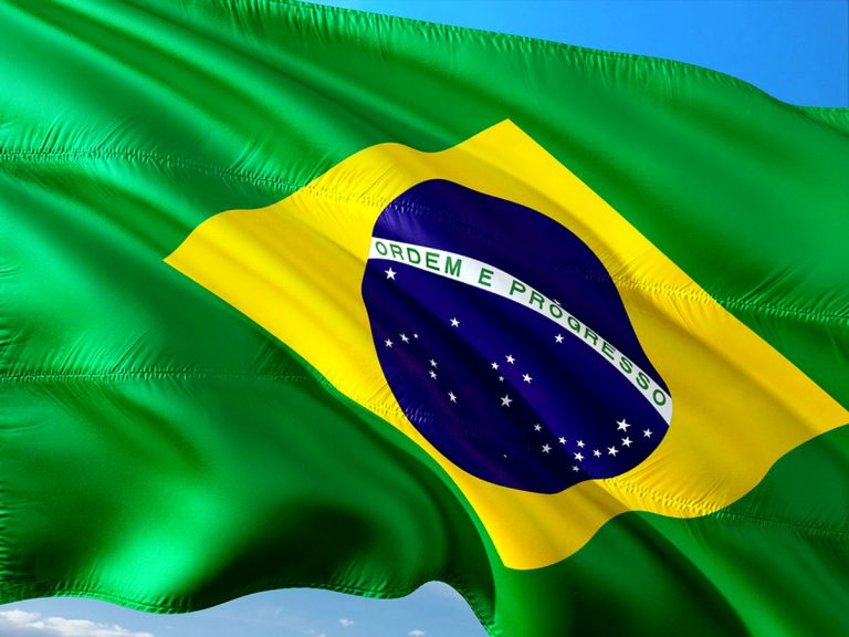Brasil da gigantesco salto en la lucha contra el Coronavirus y anuncia acuerdo con Londres para comprar 100 millones de dosis de la vacuna