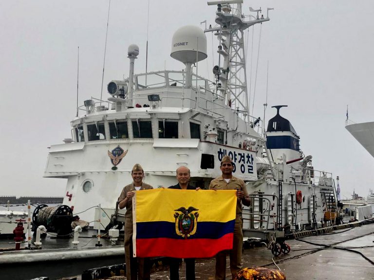 Corea del Sur sigue donando buques a marinas sudamericanas: ahora Ecuador recibirá 2