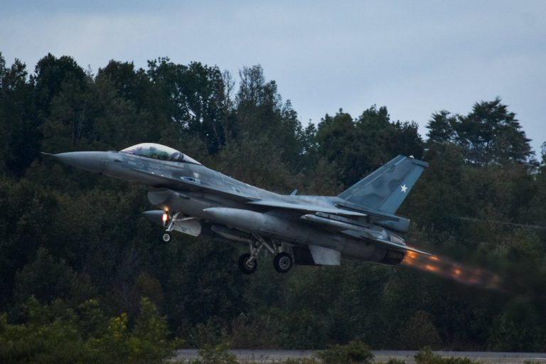 Gobierno aclara que millonaria modernización de aviones F-16 fue postergada a inicios de año por la pandemia