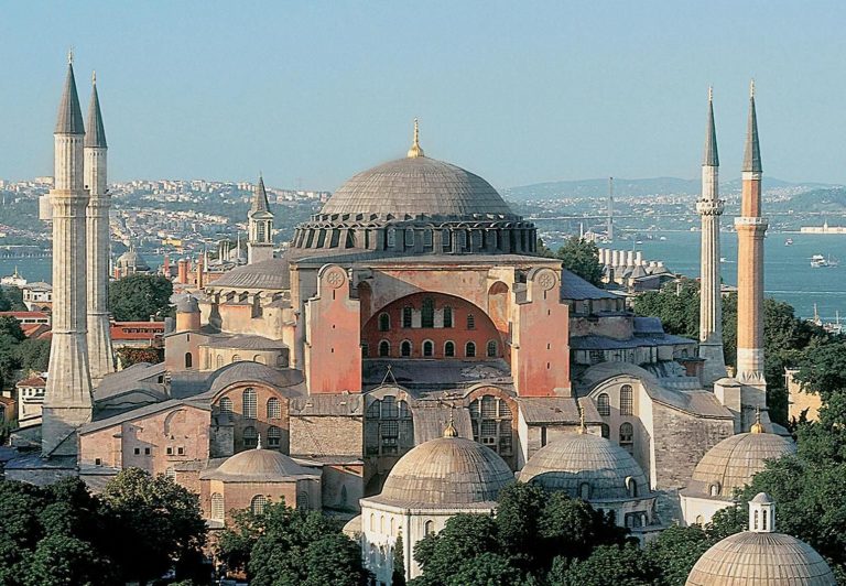 La histórica basílica de Santa Sofía volverá a ser mezquita y enciende las tensiones entre Grecia y Turquía