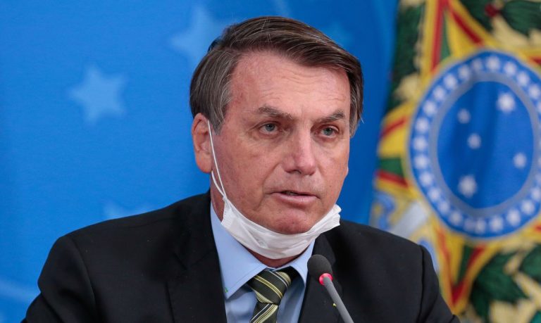 Las ironías de la vida: Bolsonaro presenta síntomas de Covid-19 y resultado del test se conocerá este martes