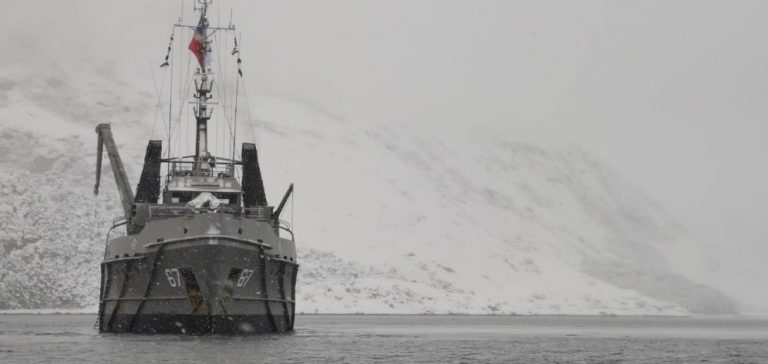 Bajo clima extremo nave de la Armada culmina mantenimiento de  señales marítimas en el Beagle