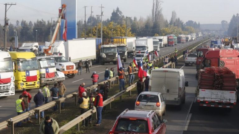 Camioneros rechazan propuesta del Gobierno y exigen hablar directamente con el ministro del Interior: «No estamos para migajas»