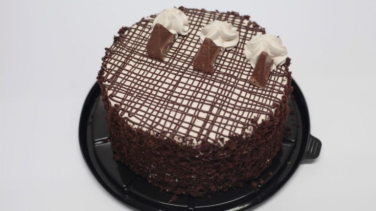 Lanzan la torta “Chocolate almendras con Toblerone”