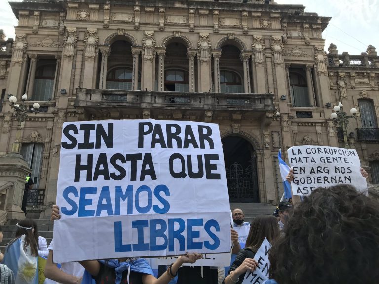 Argentina: Banderazo y protestas contra «Los Fernández»