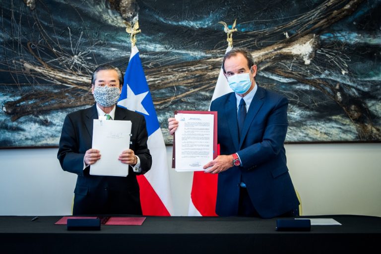 Japón dona a Chile $4,6 millones de dólares para equipos médicos y salud