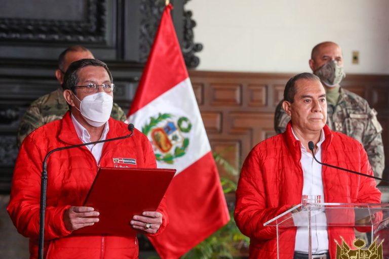 Perú: Gobierno denuncia intento del Congreso por involucrar a las FFAA a que se unan a destitución del Presidente