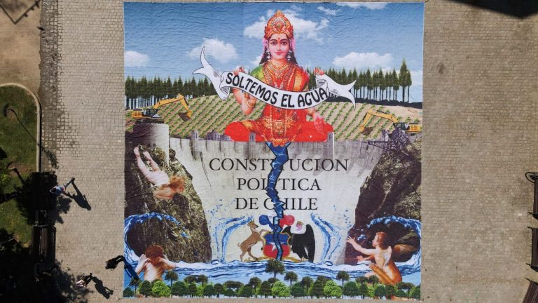 Caiozzama y Greenpeace realizan intervención artística pidiendo que tema del agua esté en la nueva Constitución