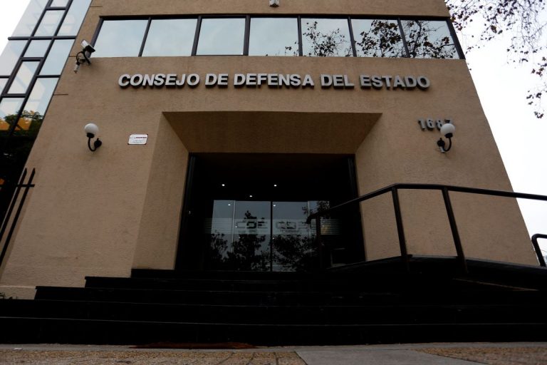 CDE interpondrá 4 querellas por atentados contra iglesias, comisaría de Puente Alto y una escultura en Ñuñoa