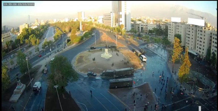 A dos días del plebiscito, Plaza Italia vuelve a ser el epicentro de manifestaciones