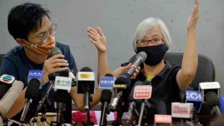 Hong Kong: La activista “abuela Wong” denuncia haber sido retenida 14 meses en China continental