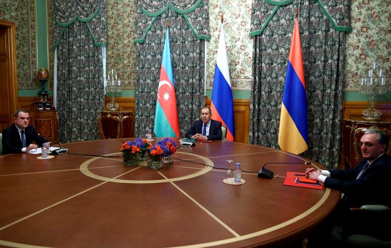 En  Moscú: Armenia y Azerbaiyán acuerdan tregua humanitaria en Nagorno Karabaj que rige desde este sábado