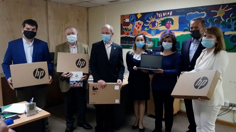 Cámara Aduanera de Chile dona computadores a hospital Claudio Vicuña de San Antonio