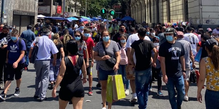 Ante peligroso aumento de casos de coronavirus, ministro Paris insiste en descartar que Chile esté en la segunda ola, aunque el 30 de noviembre dijo lo contrario