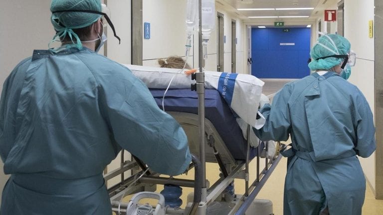 Coronavirus desatado en Chile: 4.340 casos pone entre la espada y la pared a Ministro Paris