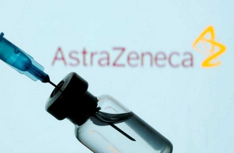 Autoridades valoran aprobación de vacuna de Oxford-AstraZeneca por parte del ISP